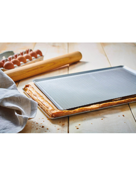 Bandeja de horno microperforada de acero inoxidable De Buyer 40x30cm con bordes pellizcados