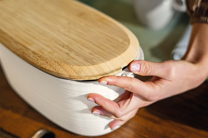 Guzzini Tierra white bread box in recycled bottles and bamboo