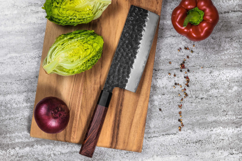 nakiri mes Sayuto Séquoia San Mai martelé 17cm