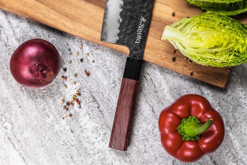 cuchillo nakiri Sayuto Séquoia San Mai martelé 17cm