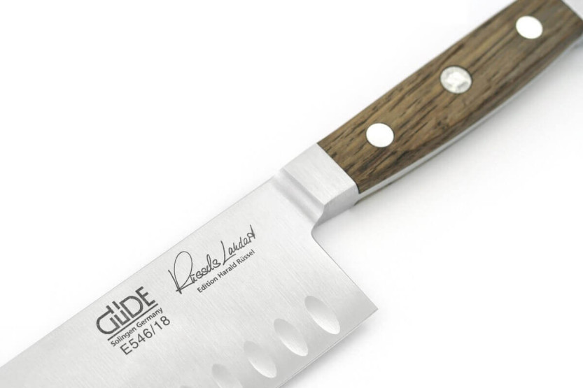 Güde Alpha Chêne Cuchillo santoku de acero forjado de 18 cm con agujeros