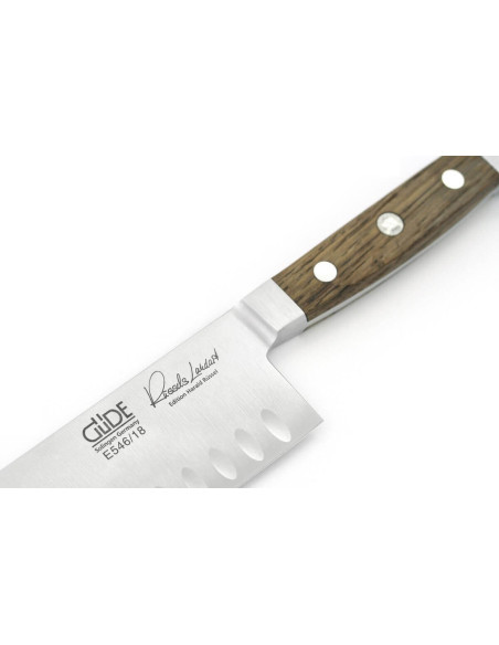 Güde Alpha Chêne Cuchillo santoku de acero forjado de 18 cm con agujeros