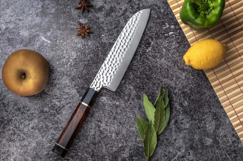 Santokukniv Sayuto Desert Damas martelé 18 cm
