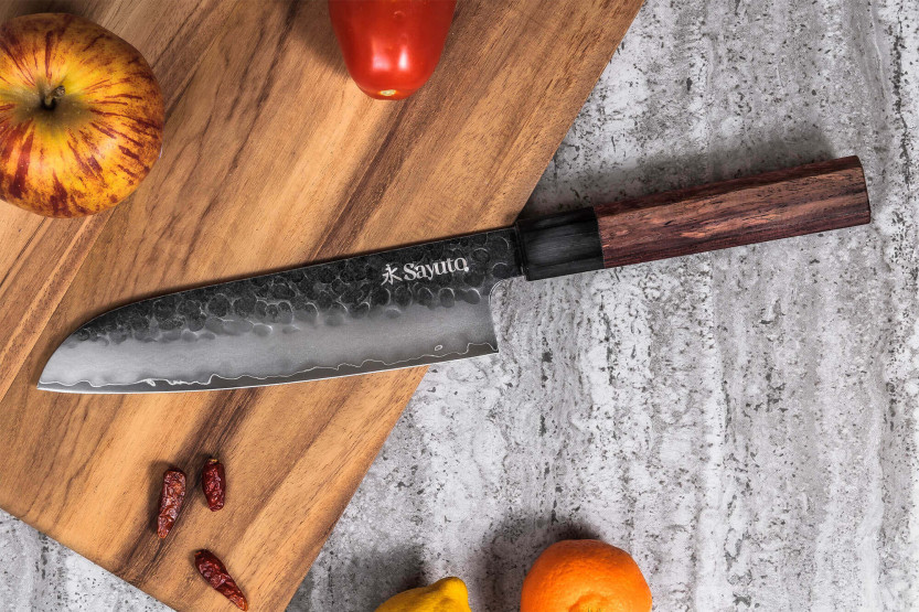Sayuto Sequoia San Mai hamret santokukniv 18 cm