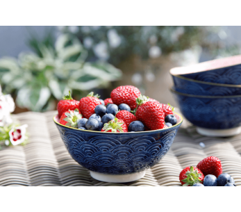 Taça em grés vitrificado KitchenCraft com motivo de laço azul e vermelho 2