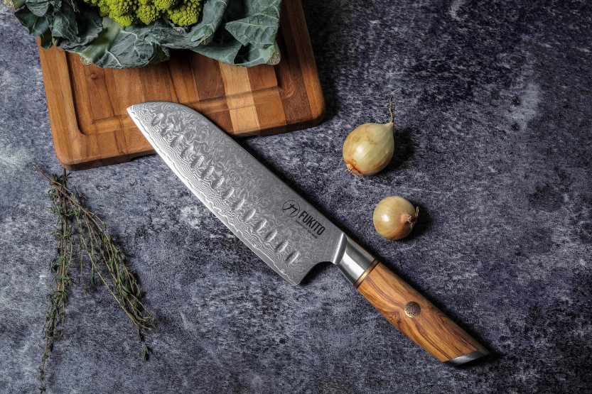 coltello santoku Fukito Olive Damascus 14Cr 18 cm con fossette
