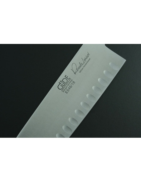 Güde Alpha Chêne Cuchillo santoku de acero forjado de 18 cm con agujeros