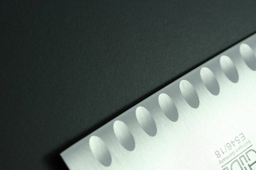 Güde Alpha Eiche 18cm Santokumesser mit Kullenschliff aus geschmiedetem Stahl