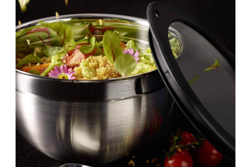 Sett med 2 salatskåler i rustfritt stål fra Rösle med 2 friskthetsdeksler