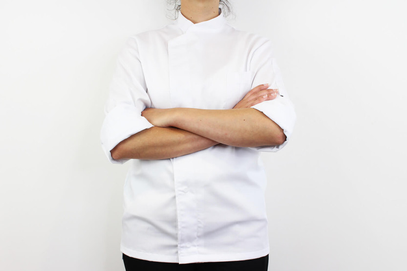 Egochef Halvat Air Plus valkoinen polyesteristä ja puuvillasta valmistettu pitkähihainen unisex-keittiötakki.