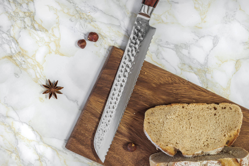 Fukito Damaskus brødkniv i palisander 67 lag 21 cm håndtak i palisander