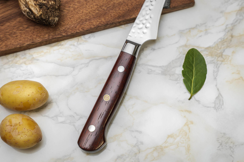 Fukito Rosewood Damascus fuglenæbskniv 67 lag 8 cm palisanderhåndtag