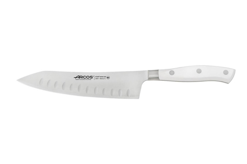 Riviera White Arcos smedet santoku rockerkniv 18 cm med granton kantblad