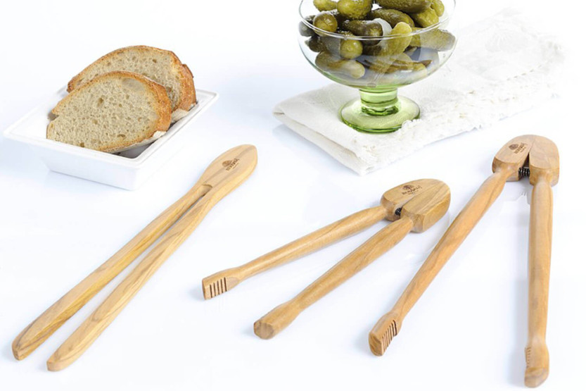 Bérard handmade olive wood toast tongs 25cm
