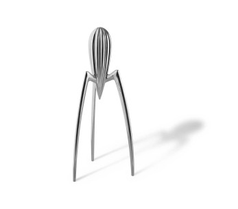 Alessi Juicy Salif -mehustin valettua alumiinia, jonka on suunnitellut Philippe Starck.