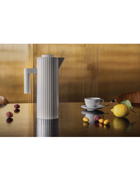 Jarra isotérmica de doble pared Alessi Plissé diseñada por Michele De Lucchi
