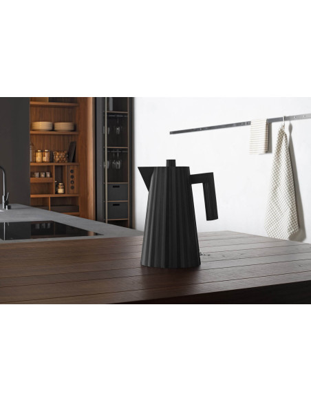 Bouilloire électrique Alessi Plissé noire design par Michele De Lucchi