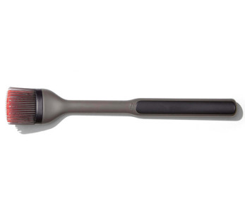 Escova de silicone para marinada da OXO para churrasco