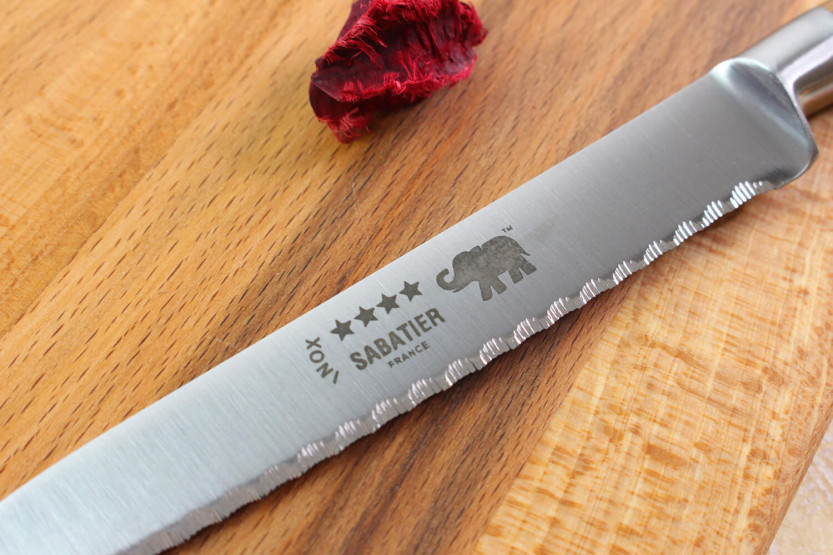 Cuchillo Tomate Sabatier Ideal Elefante Forjado Microdentado 13cm Mango de madera de olivo