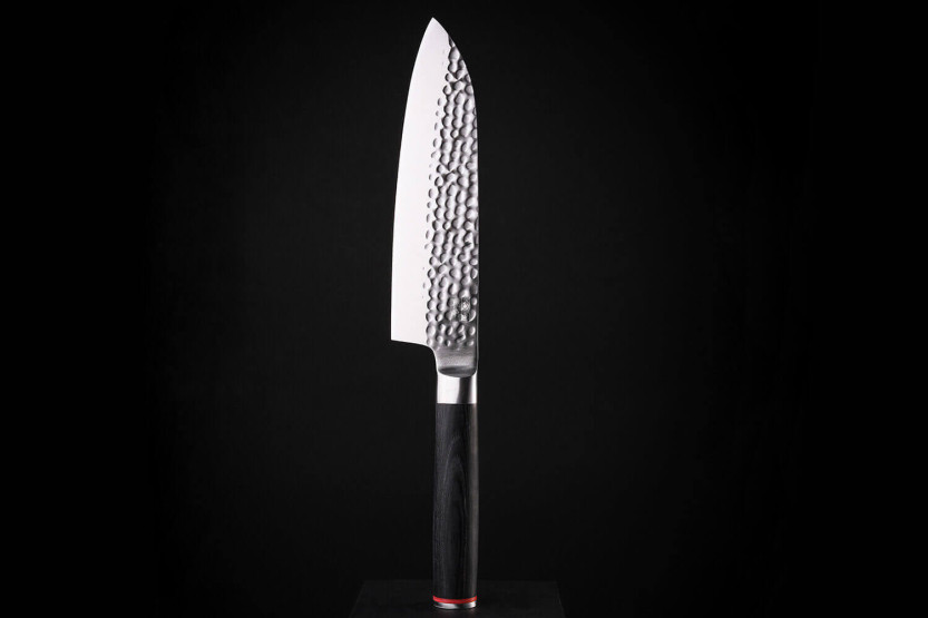 Cuchillo santoku Kotai 18cm hoja martillada mango pakkawood con funda