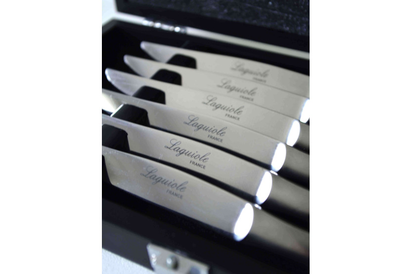 Laguiole Pradel sett med 6 elegante, smidde kniver med mikrotann