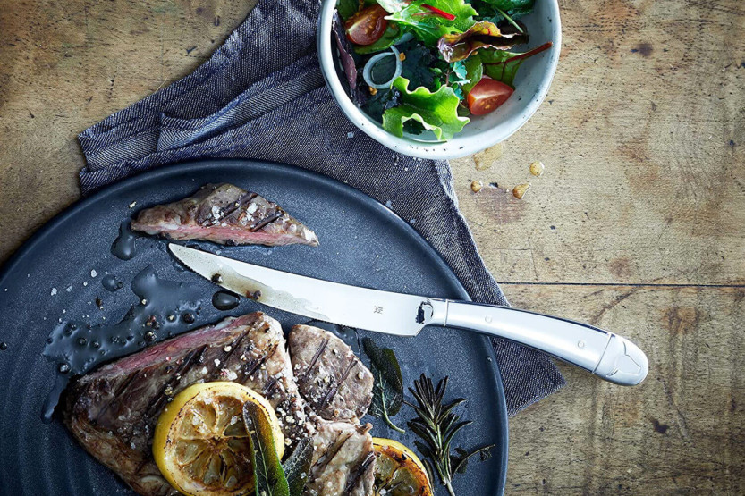 Set in scatola di 6 coltelli da bistecca monoblocco WMF Geschenkide con lama seghettata in acciaio inossidabile 18/10