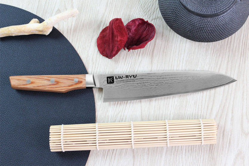 Shimomura Un-Ryu 21cm 33 lager damaskus japansk kockkniv