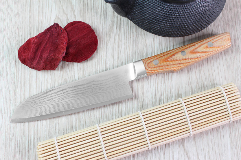 Shimomura Un-Ryu 16 cm 33-lags japansk santokukniv i damaskus
