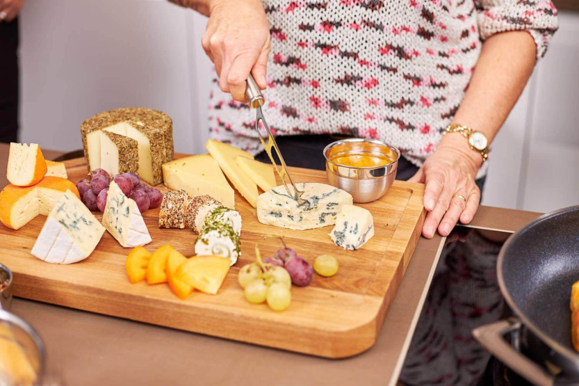 faca para queijo em aço inoxidável Rösle 28cm