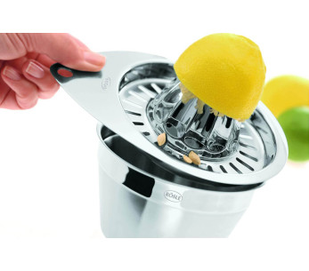 Exprimidor manual de limones Rösle de acero inoxidable con depósito 2
