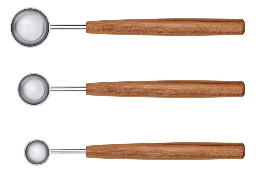Sæt med 3 Triangle Sense måleskeer i 18/10 rustfrit stål med håndtag i blommetræ