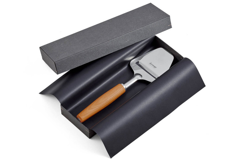 Triangle Sense cheese slicer in 18/10 stainless steel with plum wood handle