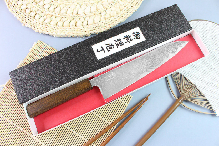 Wusaki Unagi AUS10 21 cm håndlaget japansk kokkekniv med eikehåndtak