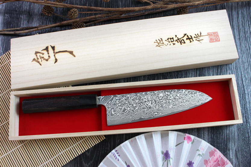 Käsintehty japanilainen santoku veitsi Takeshi Saji R2 Nickel Damas 18cm