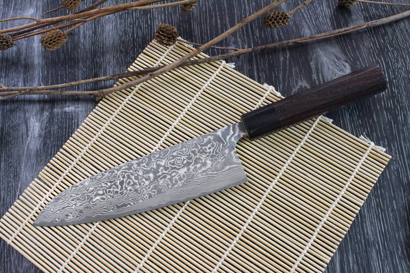 Håndlaget japansk santoku-kniv Takeshi Saji R2 Nickel Damas 18 cm