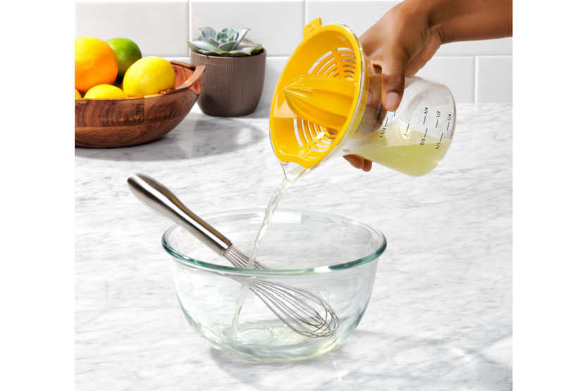 Zitruspresse OXO Zitrone und Orange mit Dosierbehälter