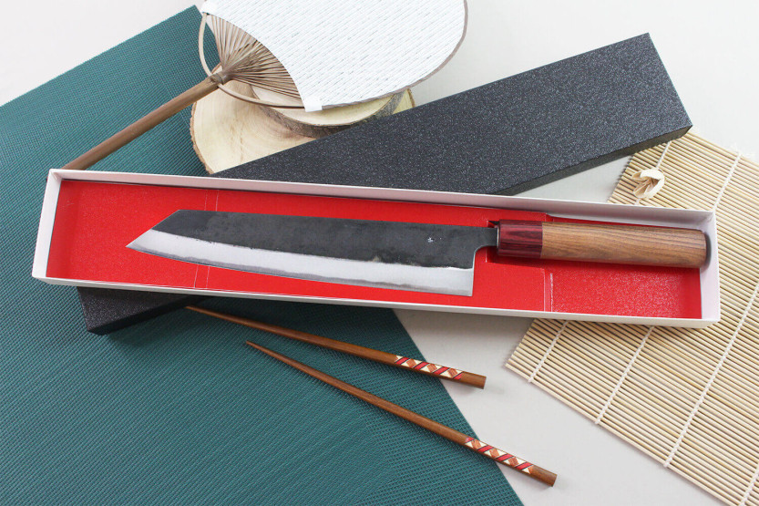 Cuchillo kiritsuke japonais artisanal Wusaki Yuzo BS2 24cm