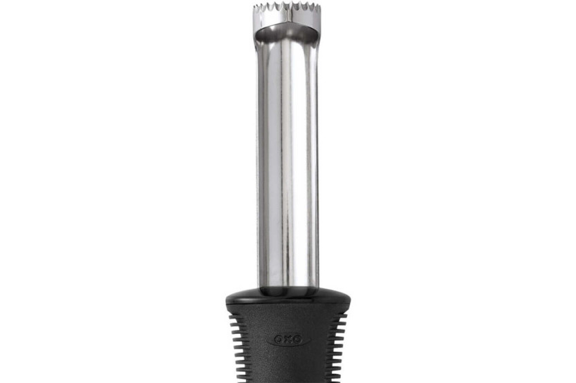 Descascador de maçãs em aço inoxidável da OXO com pega ergonómica