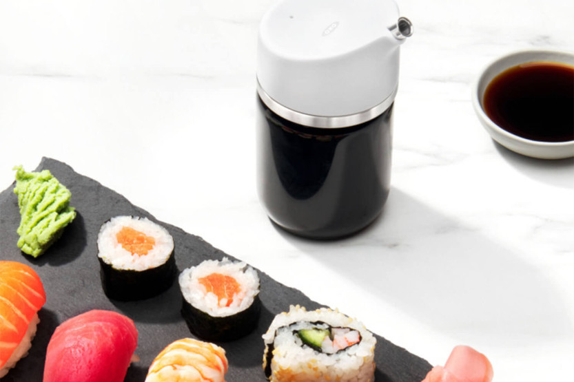 Galheteiro de vidro para óleo e vinagre da OXO com bico anti-gotejamento
