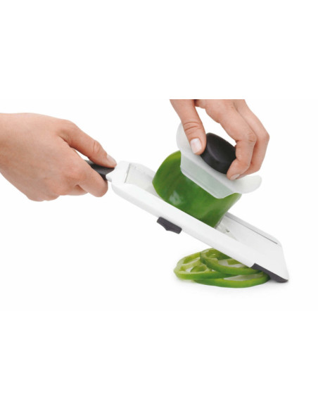 bandolim de cozinha manual OXO para fatias com empurrador