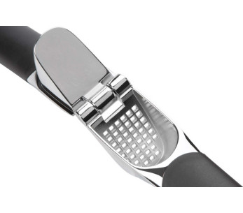 OXO knoflookpers met geïntegreerde puistenborstel 2