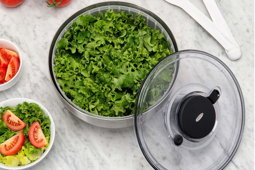 Espátula para saladas OXO em aço inoxidável 26cm