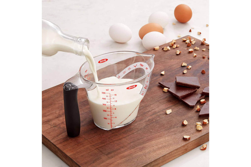 Caraffa dosatrice OXO con beccuccio in tritan