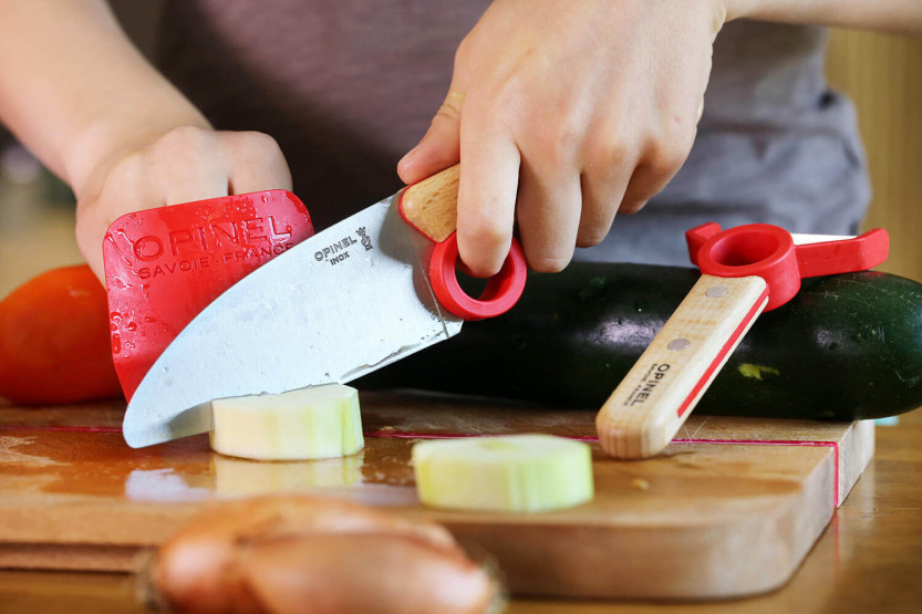 Opinel Le Petit Chef knife + peeler + finger guard set - Red