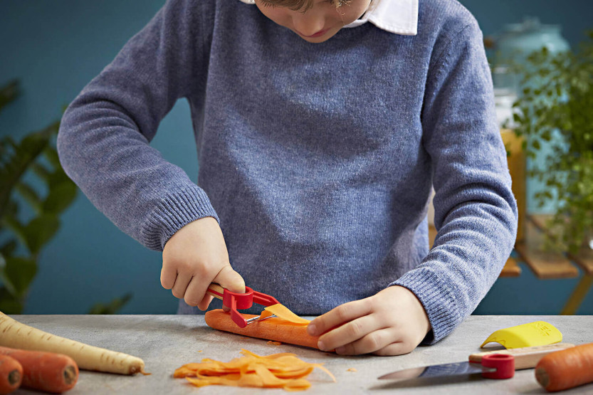 Opinel Le Petit Chef knife + peeler + finger guard set - Red