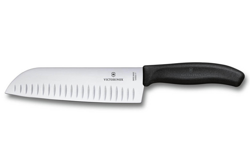 santokumesser mit mit Kullen Victorinox SwissClassic 17cm schwarz auf Karte
