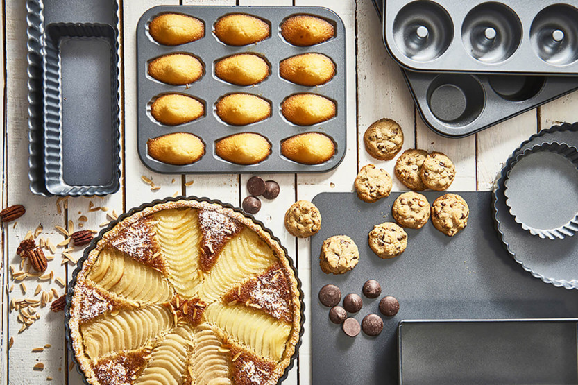 De Buyer12 round tartlets plate in non-stick steel