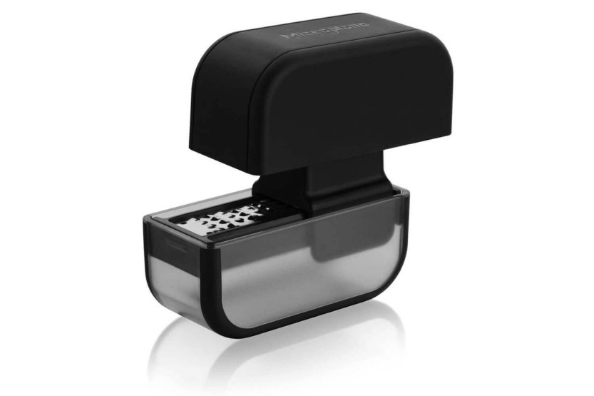 Taglia aglio Microplane nero con raschietto