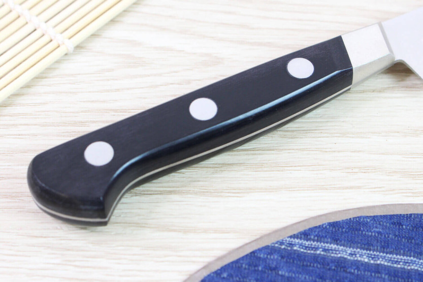 Misono UX10 japansk universalkniv med granton-egg 12cm