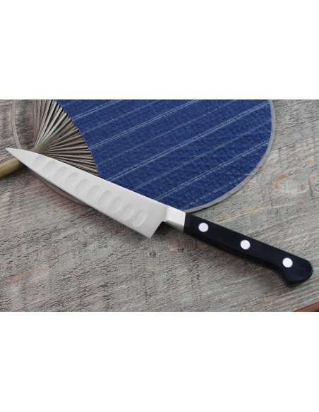 Misono UX10 japansk universalkniv, med granton-egg 13 cm